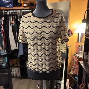 Wavy Knit Short-Sleeve Sweater Top in Beige and Black